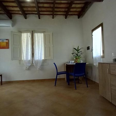 Oltre: Monolocale Con Terrazzo Privato Al Piano Apartment ตราปานี ภายนอก รูปภาพ
